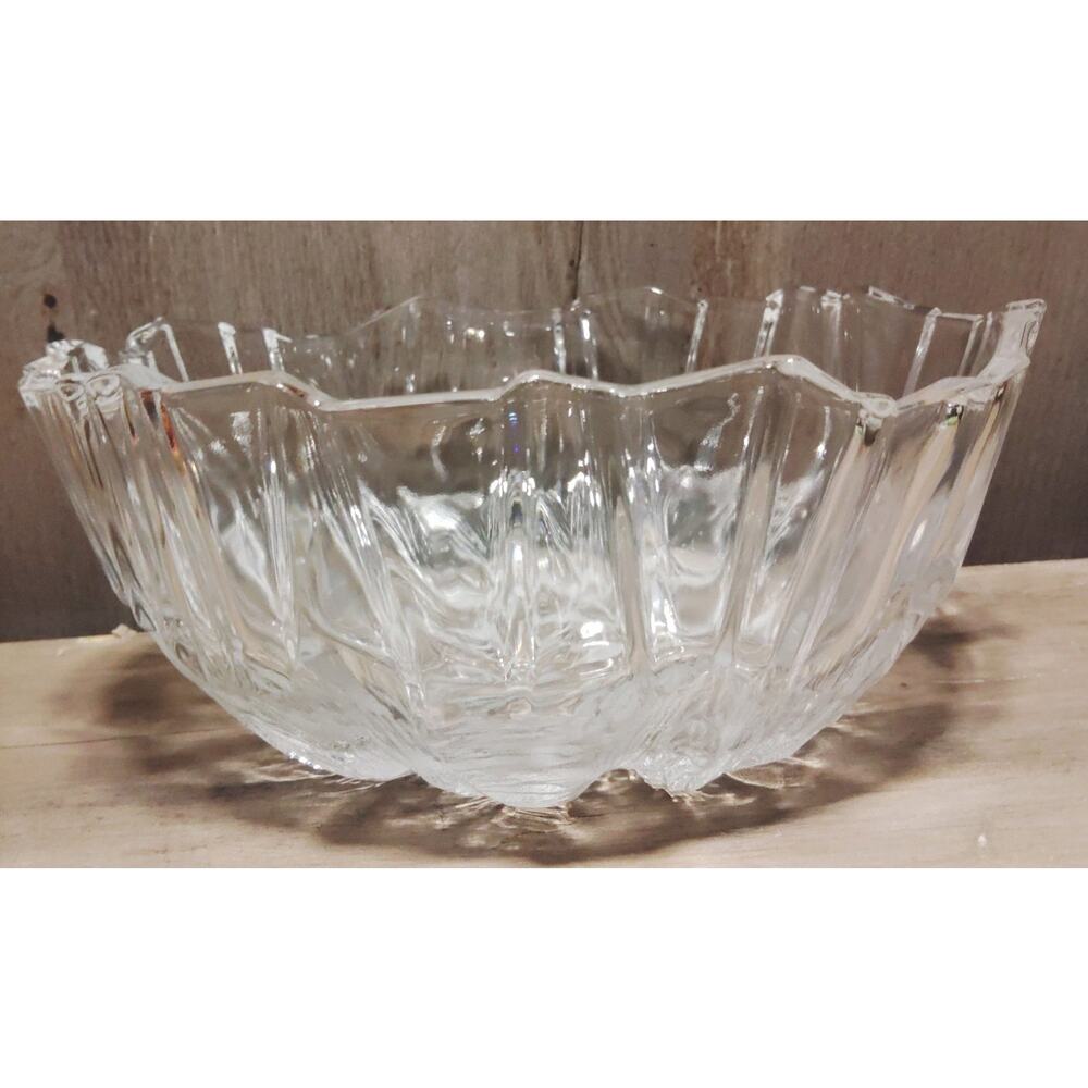 Hoya Brutalist Crystal Bowl, Iceberg Pattern.